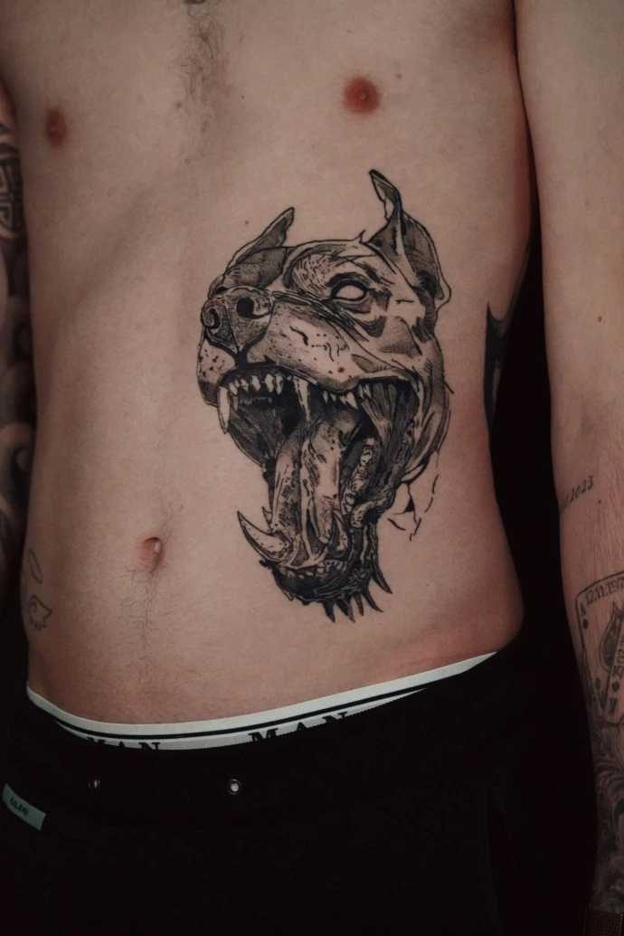 tatouage semi-réaliste réalisé par le tatoueur BIW INK à Avignon